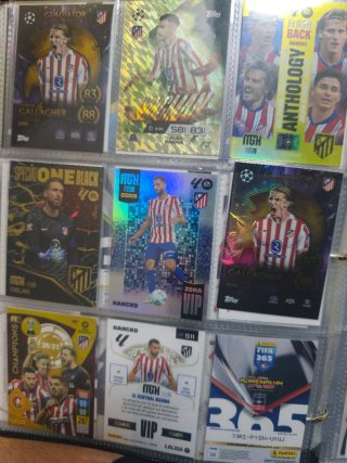 Julián Álvarez y Griezmann ( lote) + lote Atletico