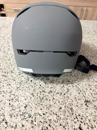 Patinete eléctrico con bolsa y casco