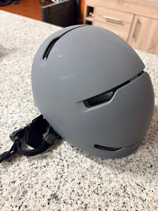 Patinete eléctrico con bolsa y casco