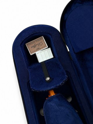 Violín nuevo sin usar con arco , funda y resina .