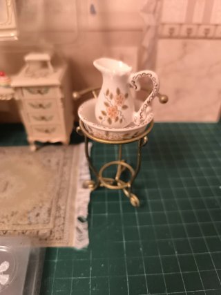 Accessori in miniatura per palazzi di bambole