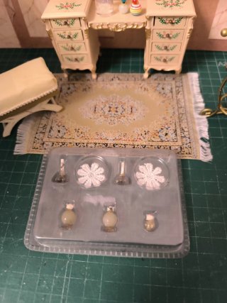 Accessori in miniatura per palazzi di bambole