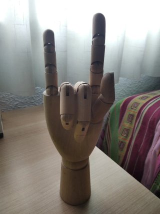 Mano Articulada Madera
