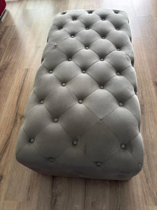 Otomana gris de terciopelo