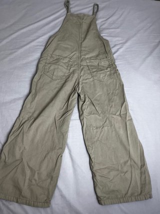 Peto verde vaquero con tirantes ajustables