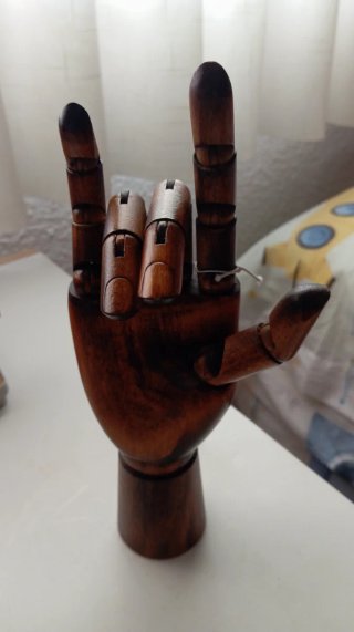 Mano Articulada Madera