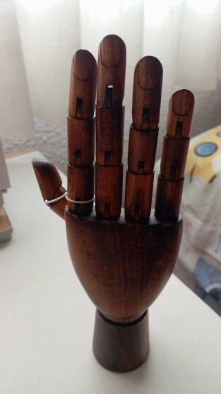 Mano Articulada Madera