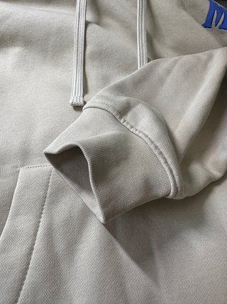 Sudadera Zara beige talla M con estampado azul