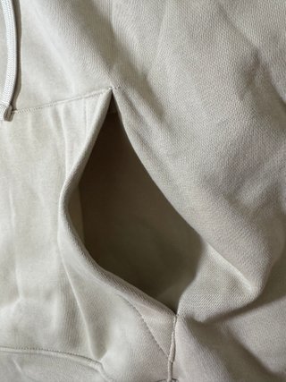 Sudadera Zara beige talla M con estampado azul