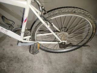 Bicicleta BMX Roja y Blanca