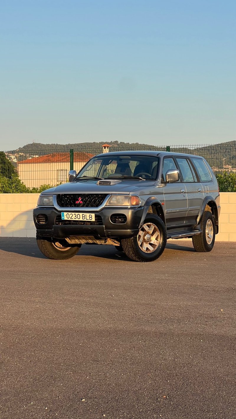Mitsubishi Montero Sport GLS - foto 1