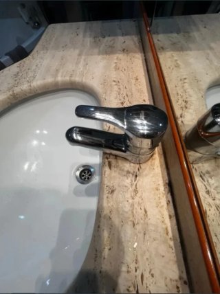 Mueble de baño madera y mármol