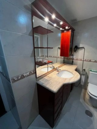 Mueble de baño madera y mármol