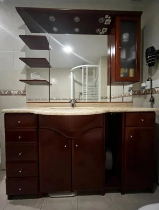 Mueble de baño madera y mármol