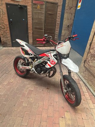 Beta Supermotard Roja y Blanca
