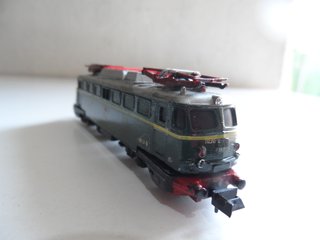 LOCOMOTORA RENFE 274- 7408 BAÑERA MINITRIX ESCALA