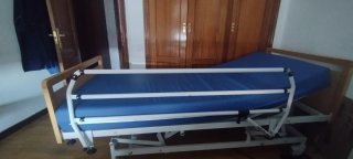 Cama articulada hospitalaria