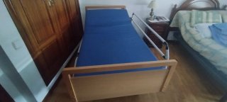 Cama articulada hospitalaria
