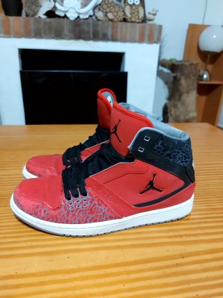 Zapatillas Jordan Talla 44 Rojas y Negras
