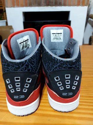 Zapatillas Jordan Talla 44 Rojas y Negras