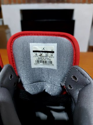 Zapatillas Jordan Talla 44 Rojas y Negras