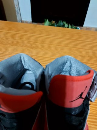 Zapatillas Jordan Talla 44 Rojas y Negras