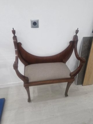 Banco de madera tapizado