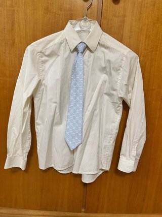 Traje de comunión niño blanco y azul.