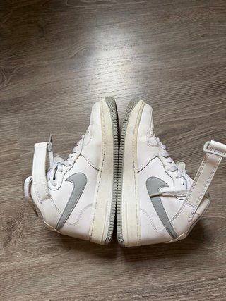 Botines Nike Air Force 1 Blancas y Grises