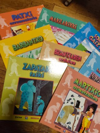Lote de 8 libros infantiles en euskera e inglés