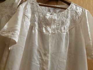 Conjunto bata y camisón color hueso