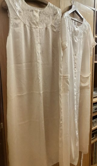 Conjunto bata y camisón color hueso