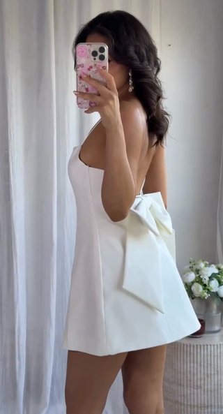 Vestido satinado con lazada