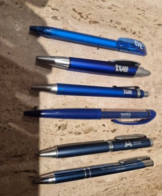 Bolígrafos Varios
