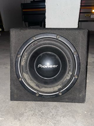 Sistema de Sonido subwoofer y amplificador