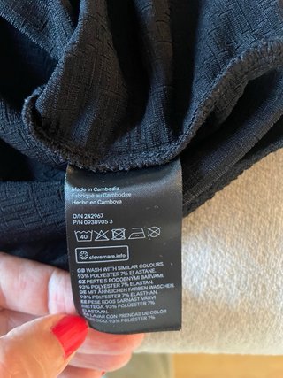 Vestido negro elástico con tirantes