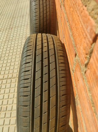 4 Gomas de Coche Sin Uso