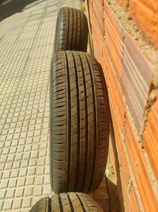 4 Gomas de Coche Sin Uso