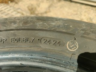 4 Gomas de Coche Sin Uso