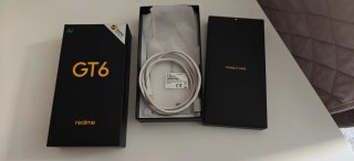 Realme GT6 + funda + cargador 120W