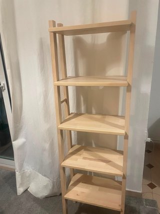 Estantería de madera beige