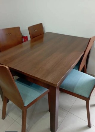 Mesa y 6 sillas comedor madera