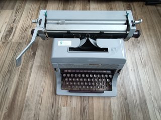 Máquina de escribir Olivetti LINEA 88
