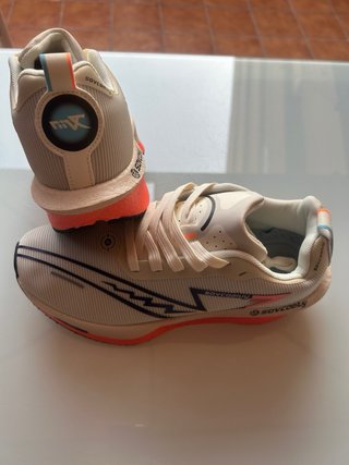 Zapatillas deportivas nuevas