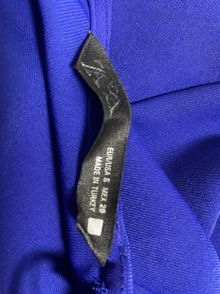 Mono Zara azul con cinturón dorado