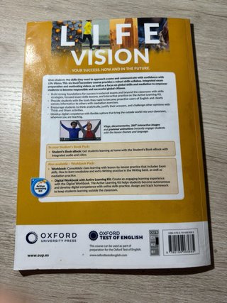 Life Vision Upper Intermediate Students Book (S...