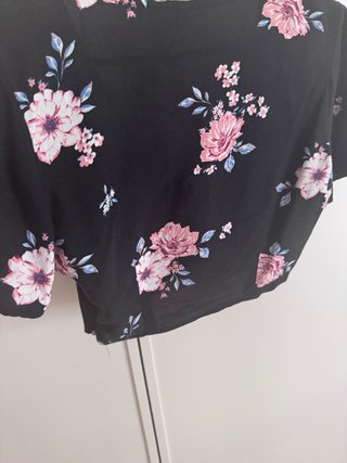 Top corto H&M floral negro talla 34