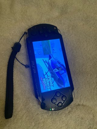 Sony PSP 1004 + GTA VCS + Caricabatterie nuovo in scatola