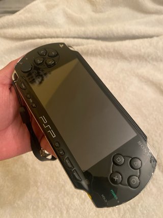 Sony PSP 1004 + GTA VCS + Caricabatterie nuovo in scatola