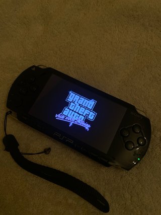 Sony PSP 1004 + GTA VCS + Caricabatterie nuovo in scatola